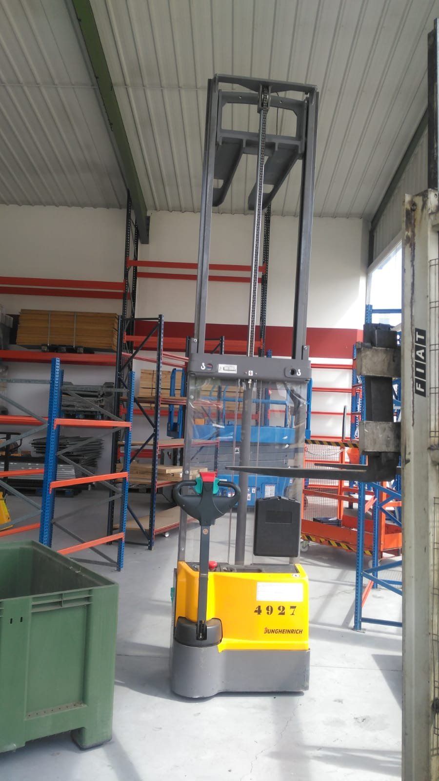 Apilador electrico año 2018  626 horas de trabajo Capacidad de 1400Kg y 3